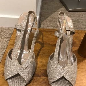 Beautiful golden heels for parties, never worn.